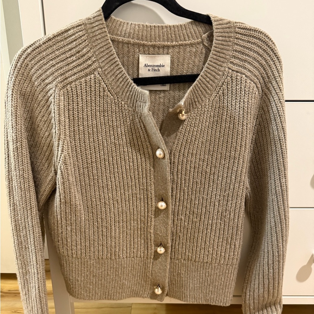 Abercrombie & Fitch Women's Beige pearl Cardigan